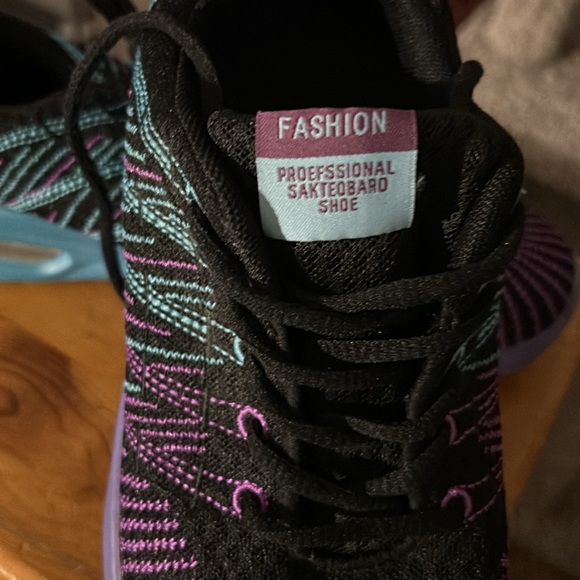 Shein Fashion Professional Skateboard Sneakers - Picture 6 of 8